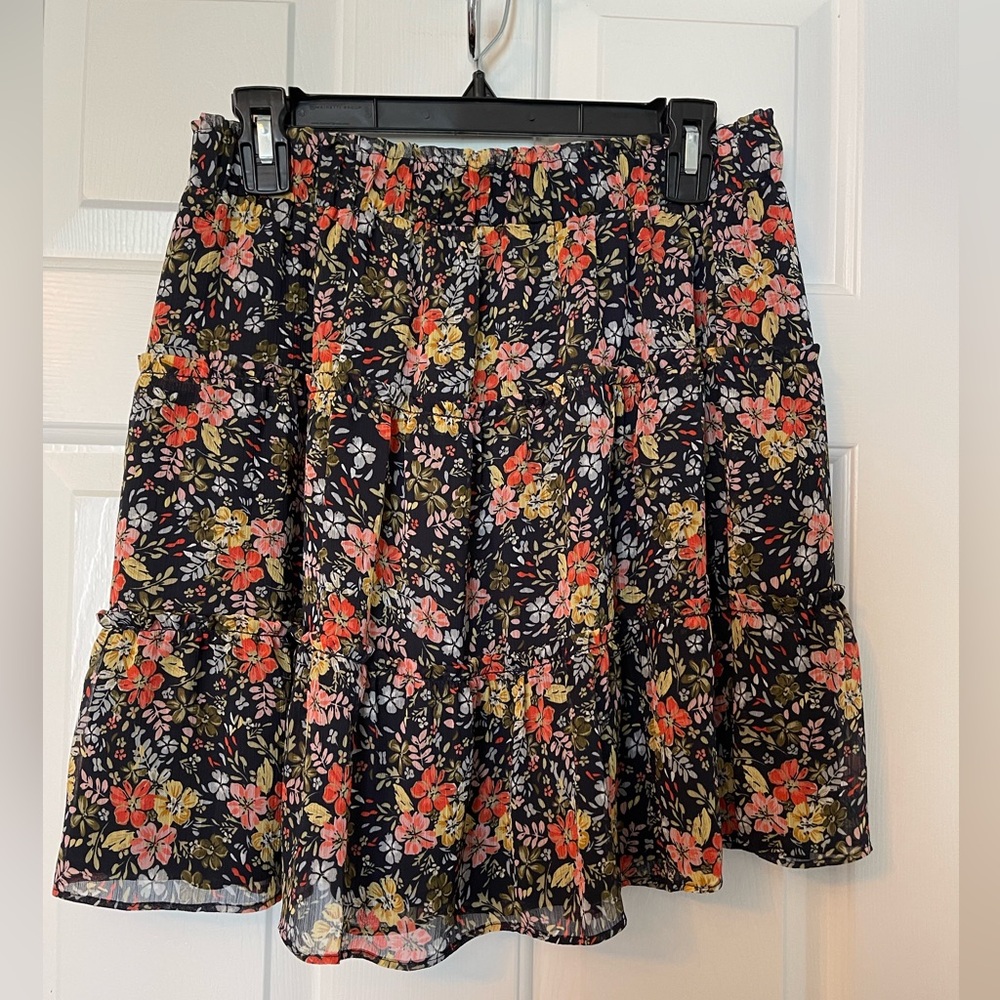 LOFT Floral Tiered Ruffle Mini Skirt - Elastic Waist, Fully Lined - Size M